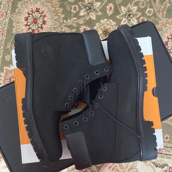 Timberland Premium Black Leather Boots 6inch - Picture 3 of 5